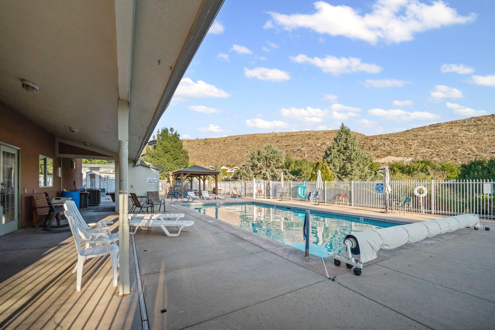 HARRISBURG LAKESIDE ESTATES - Residential