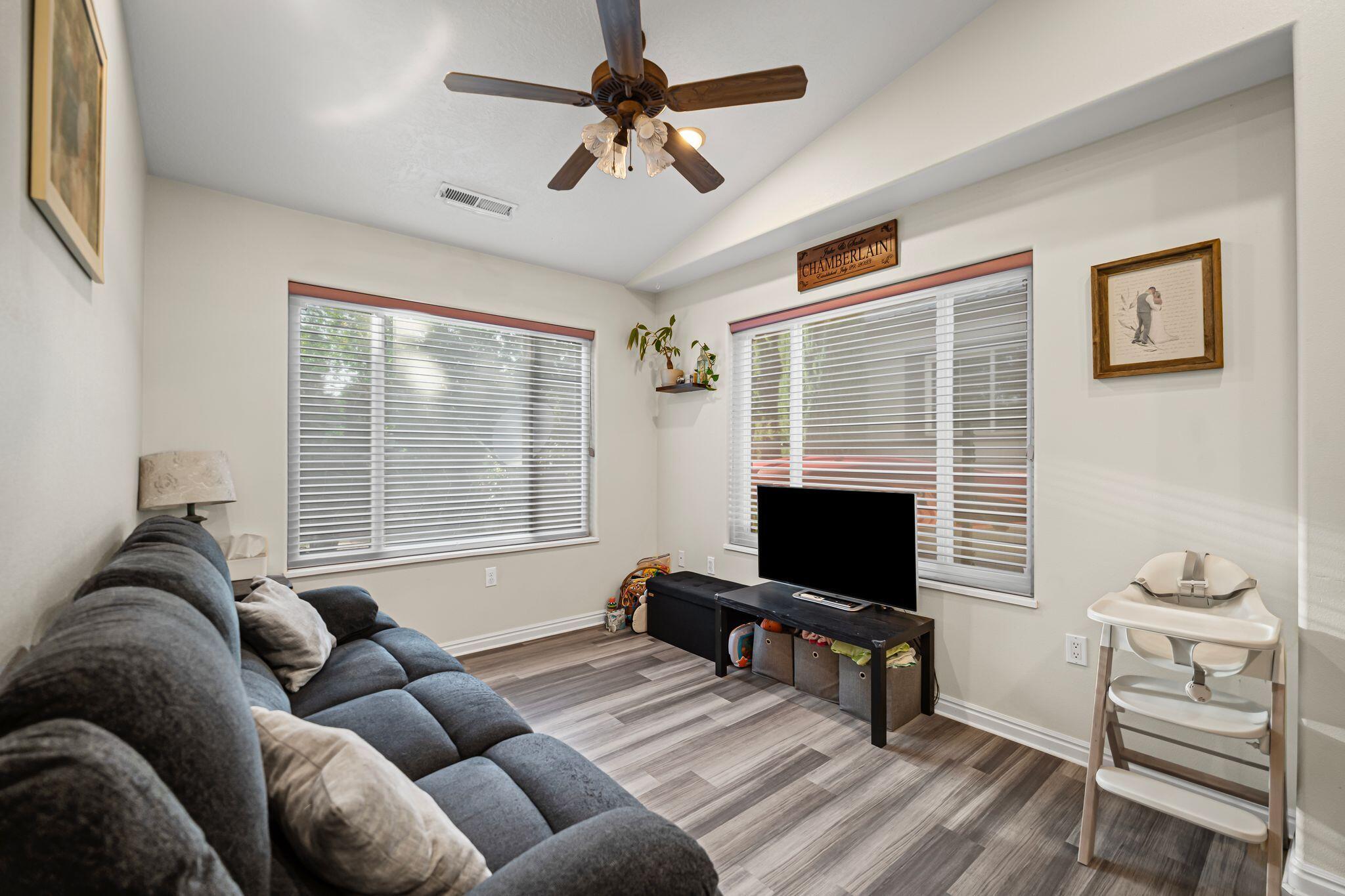 HARRISBURG LAKESIDE ESTATES - Residential