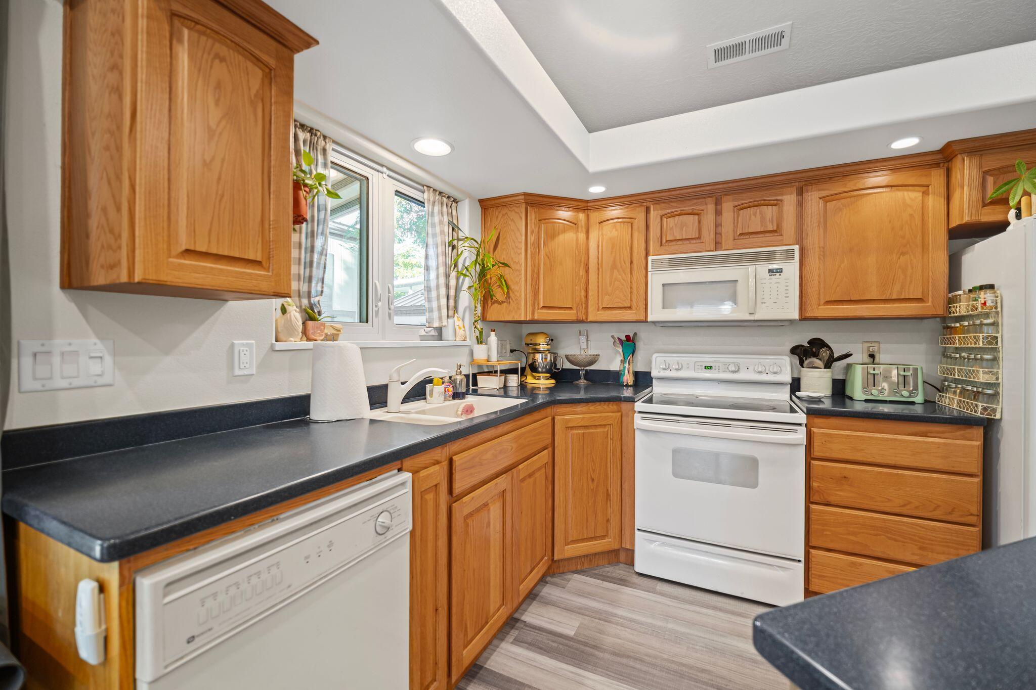 HARRISBURG LAKESIDE ESTATES - Residential