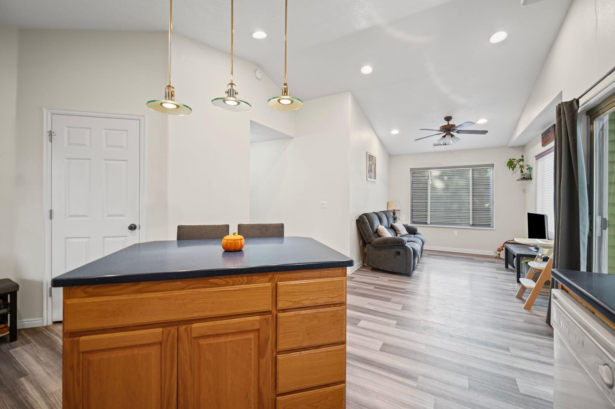 HARRISBURG LAKESIDE ESTATES - Residential