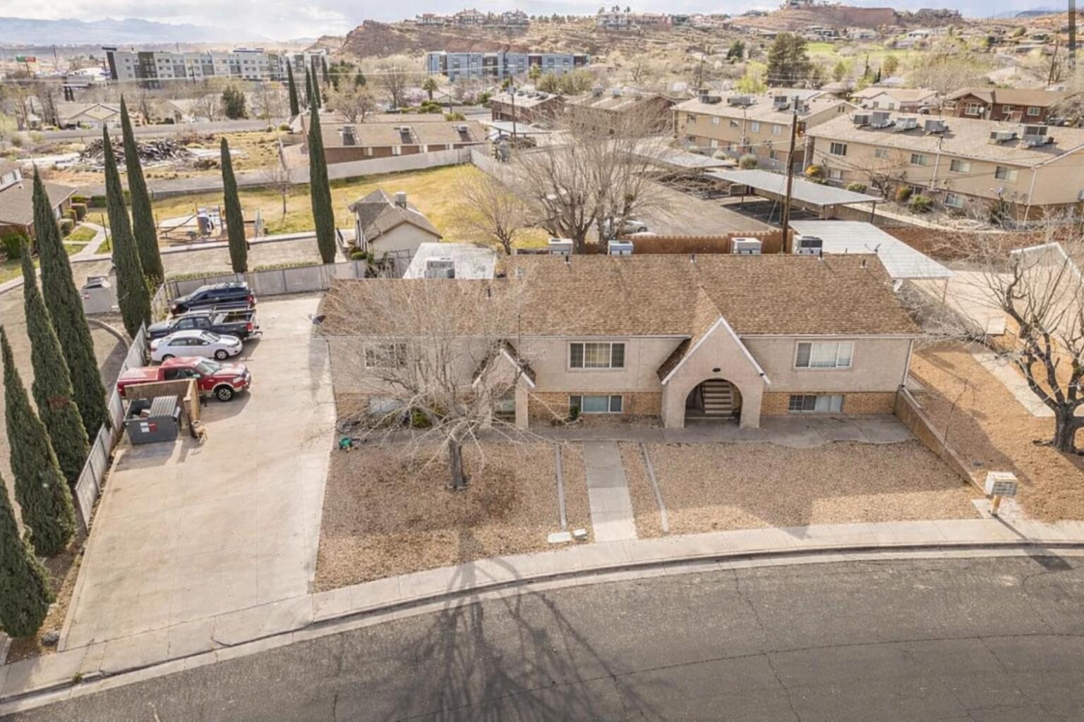 VISTA CONDOS - Residential