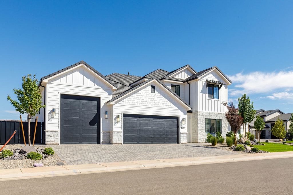 Photo of 3187 S NEWPORT DR, Washington, UT 84780 (MLS # 26-273169)