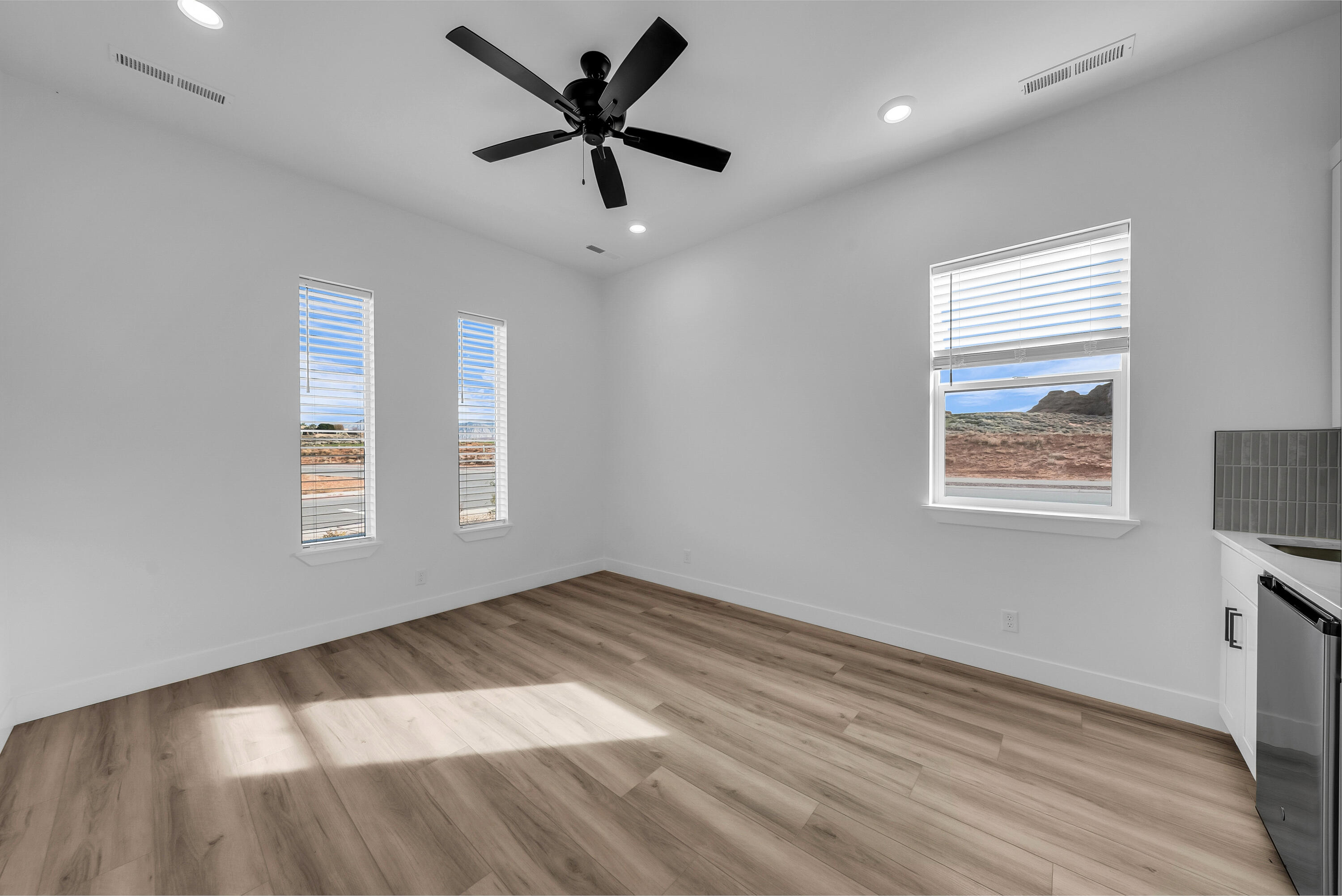 ESTATES AT SAND HOLLOW - Residential