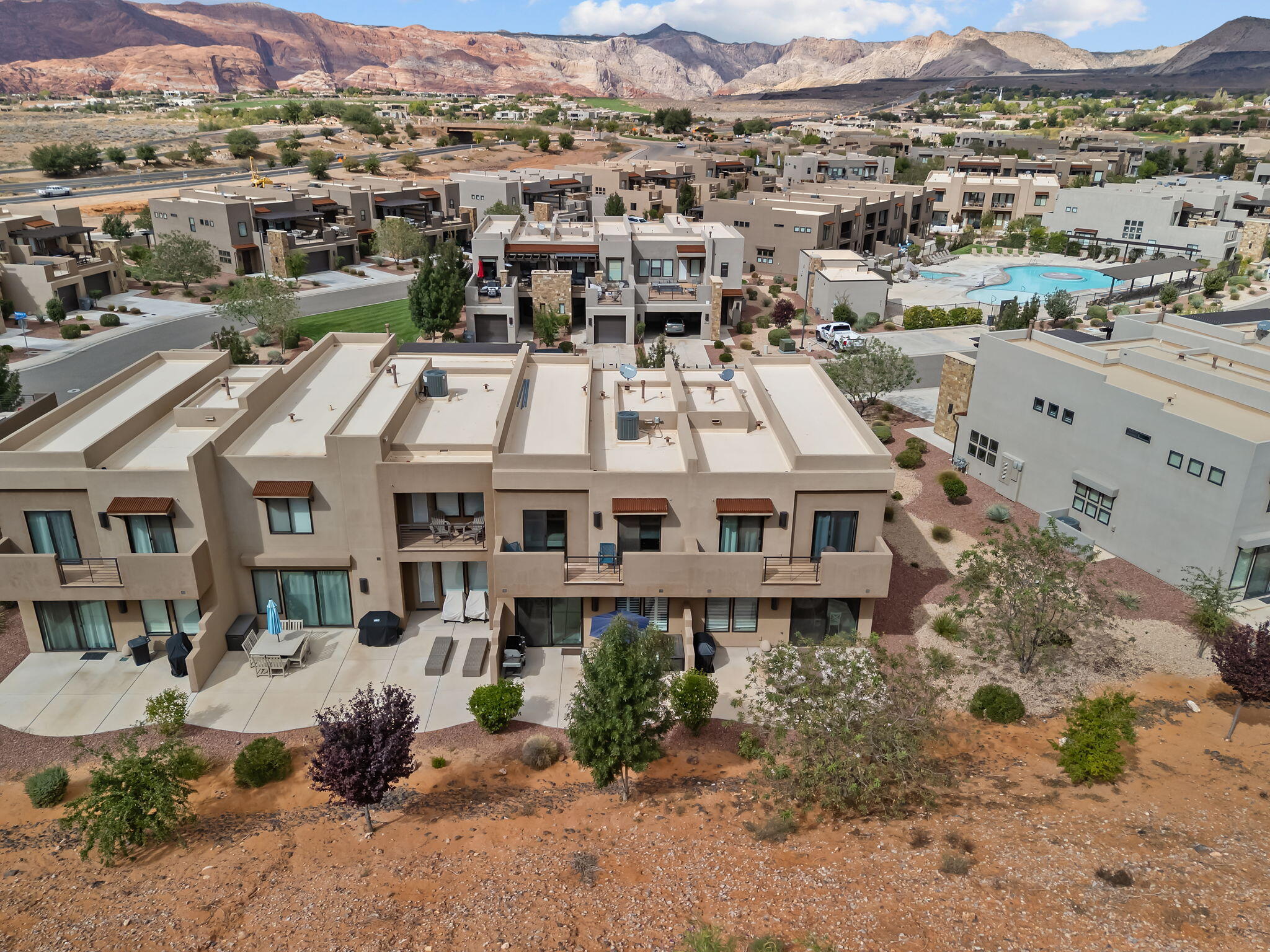 LEDGES OF SG THE ESCAPES - Residential