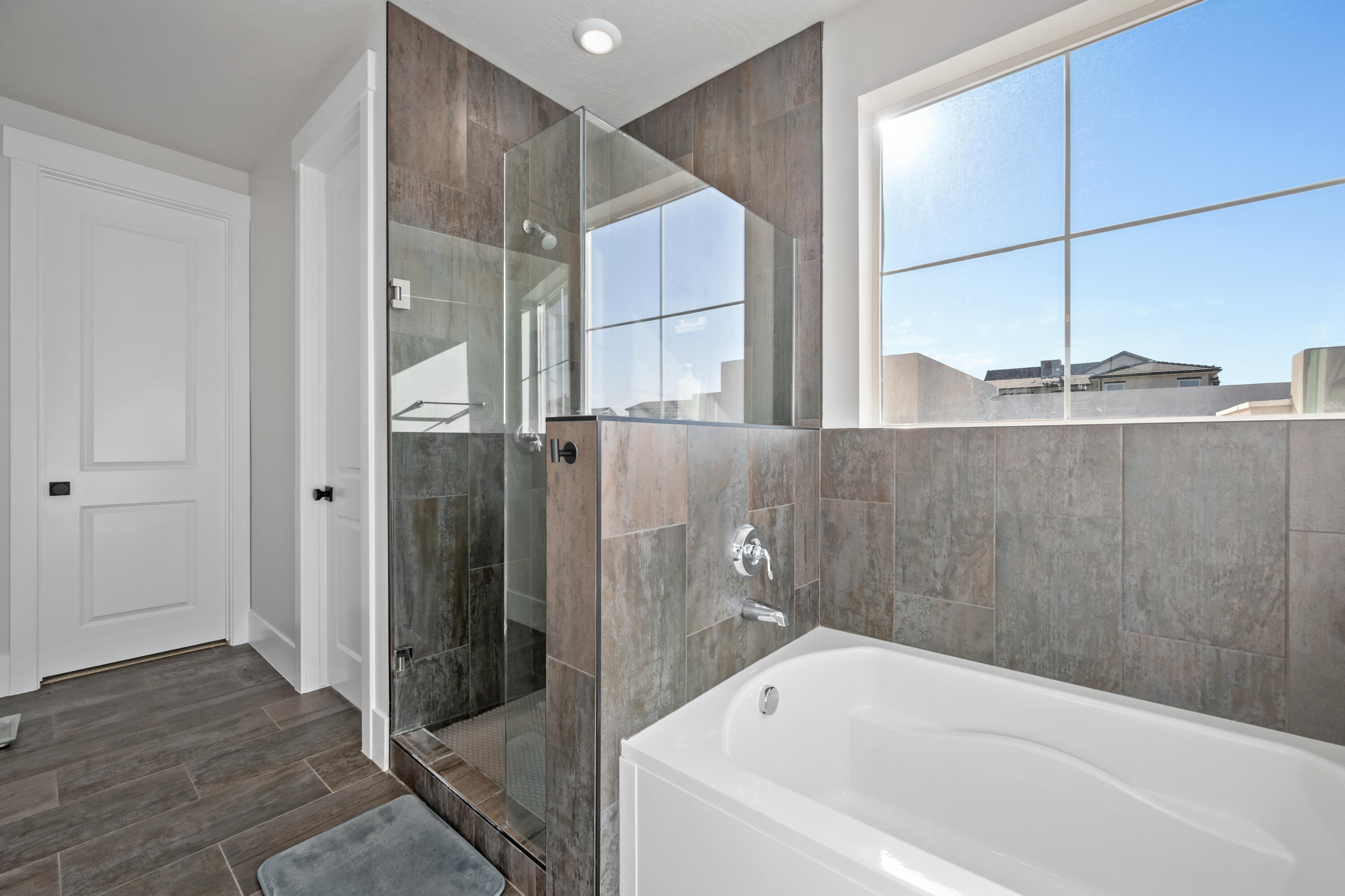DESERT COLOR AUBURN HILLS - Residential