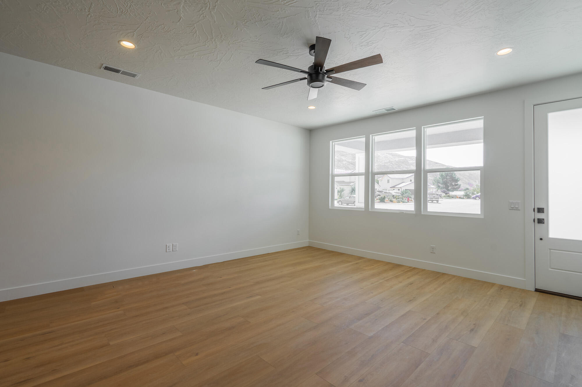 EVES GARDEN - Residential