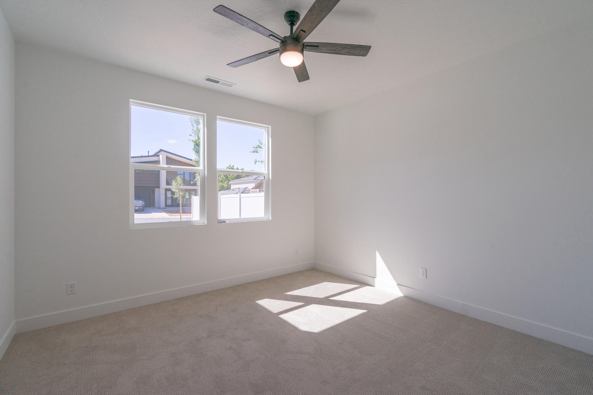 EVES GARDEN - Residential