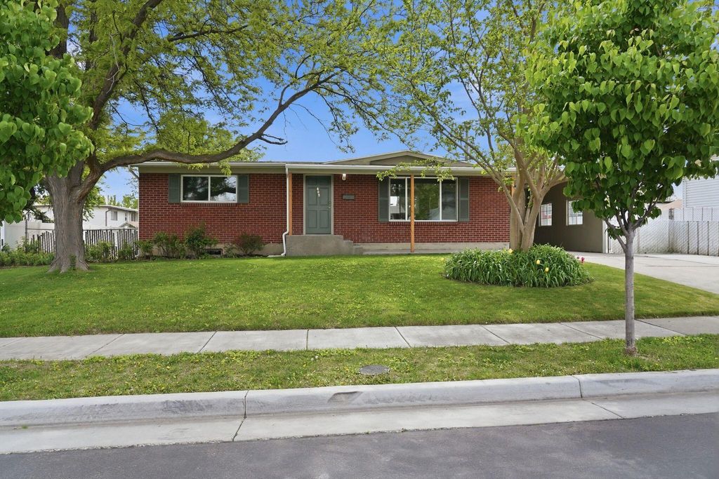Photo of 605 W 5735 S, Murray, UT 84123 (MLS # 26-271450)