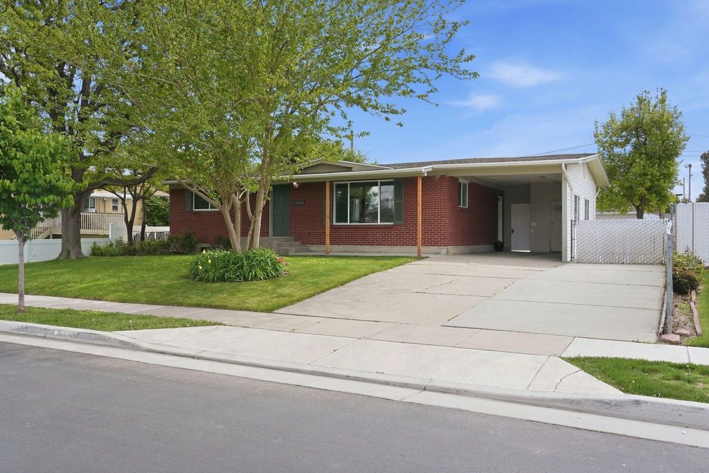 Photo of 605 W 5735 S, Murray, UT 84123 (MLS # 26-271450)