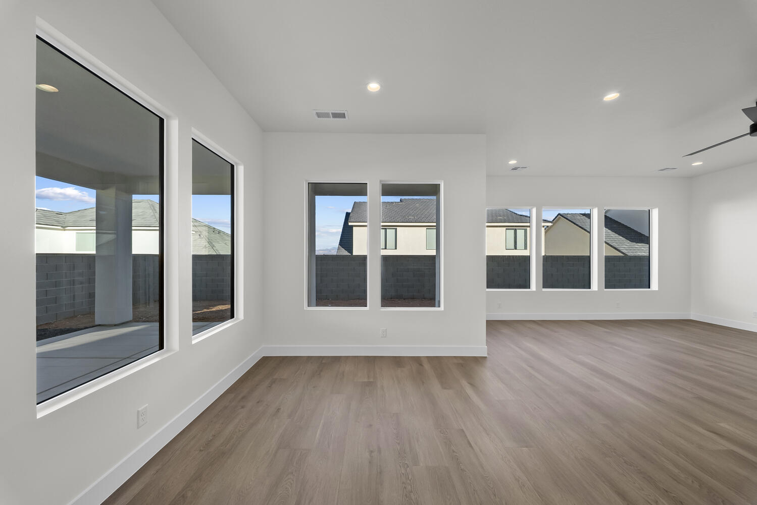 DESERT HORIZON - Residential