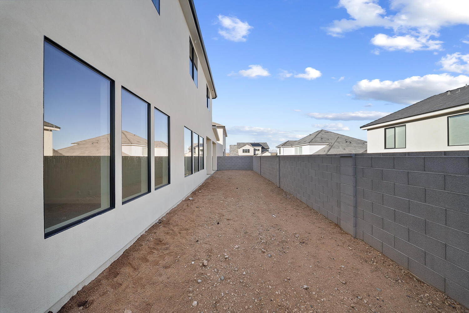 DESERT HORIZON - Residential