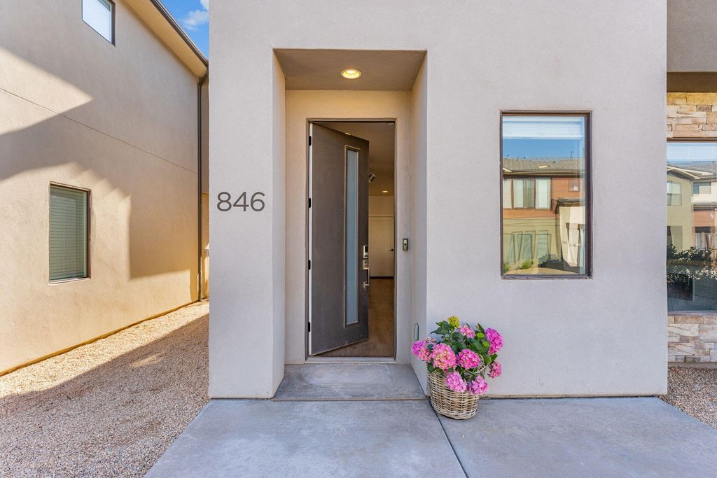Photo of 846 American Beech LN, Saint George, UT 84790 (MLS # 26-271845)