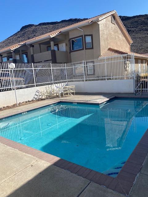 WOODBRIDGE TOWNHOMES - Residential