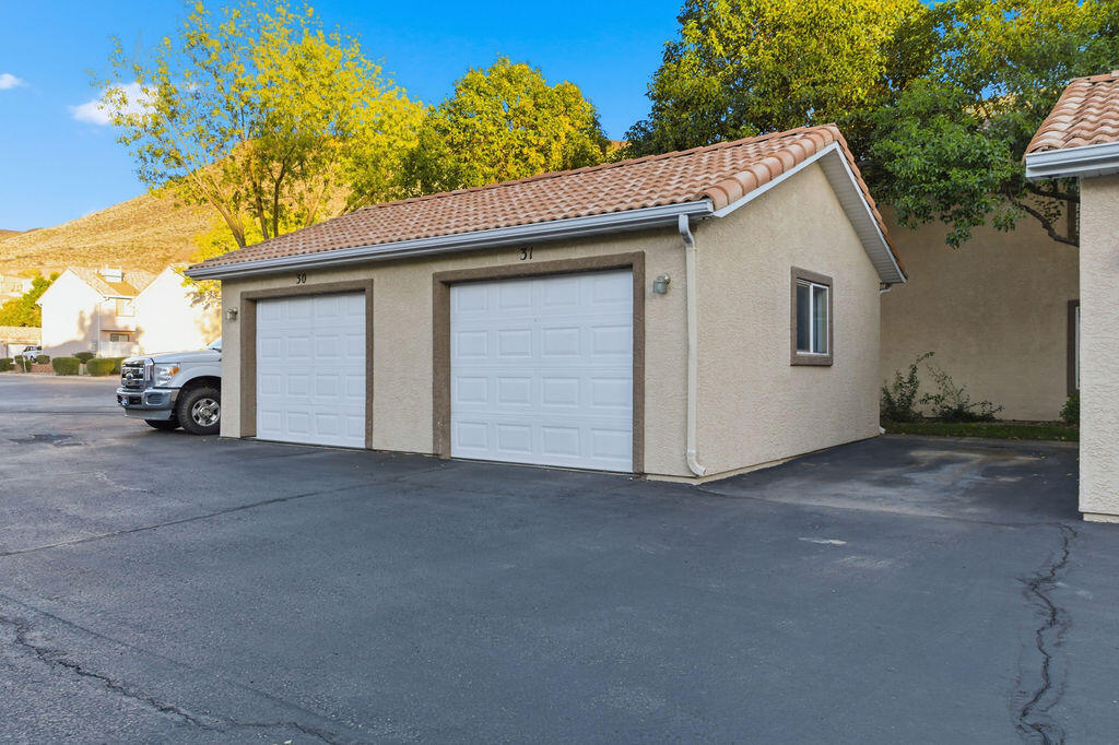 WOODBRIDGE TOWNHOMES - Residential