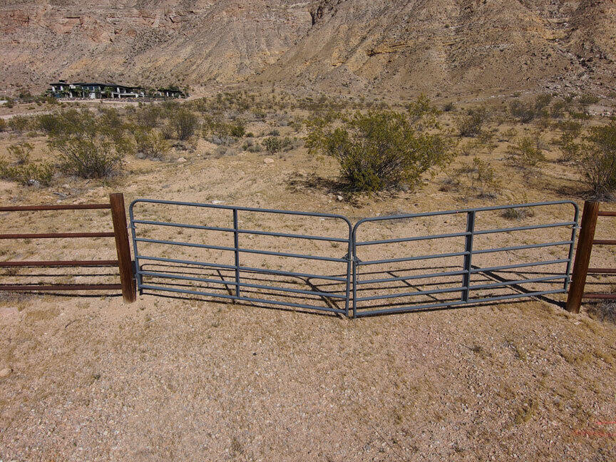 MOCCASIN FLATS - Land