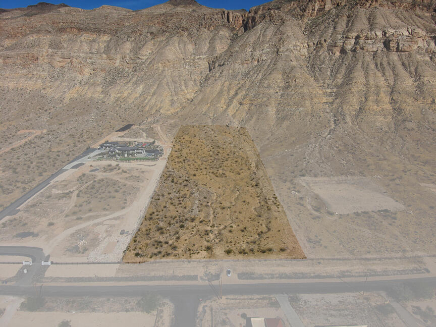 MOCCASIN FLATS - Land