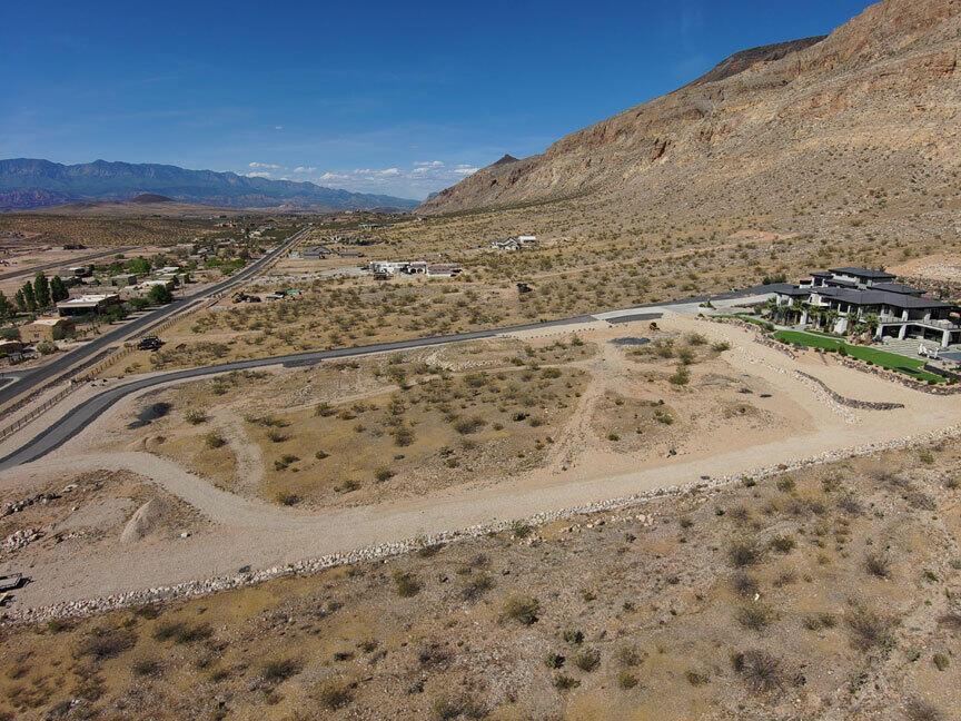 MOCCASIN FLATS - Land