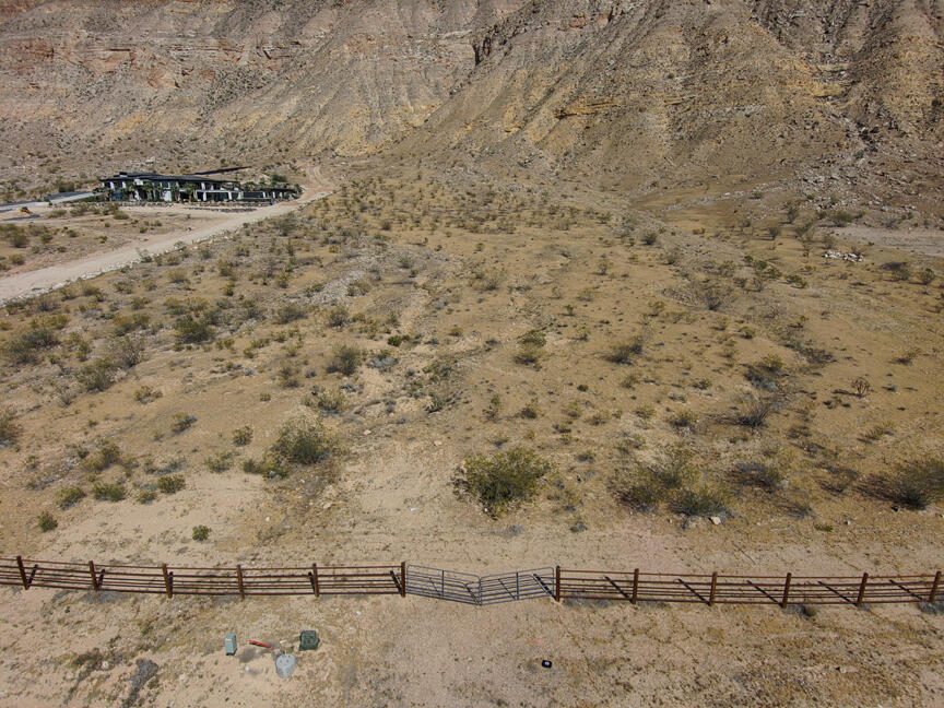 MOCCASIN FLATS - Land