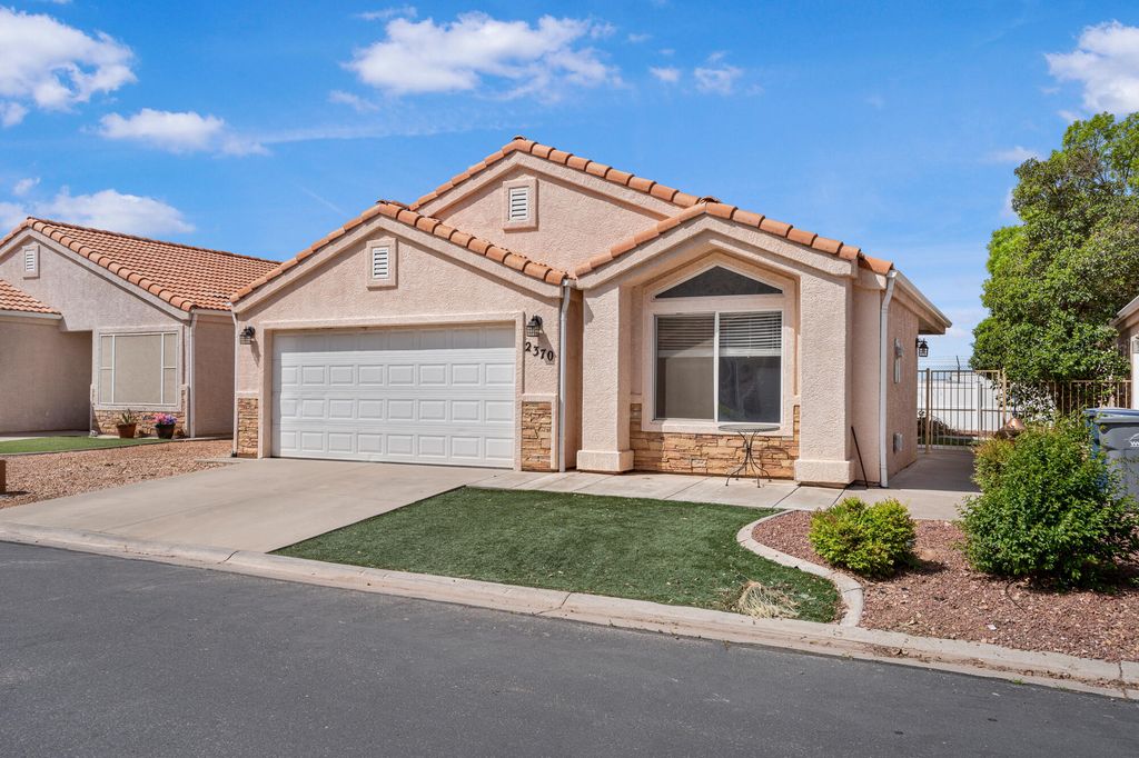 Photo of 2370 S 780 W, Hurricane, UT 84737 (MLS # 26-271303)