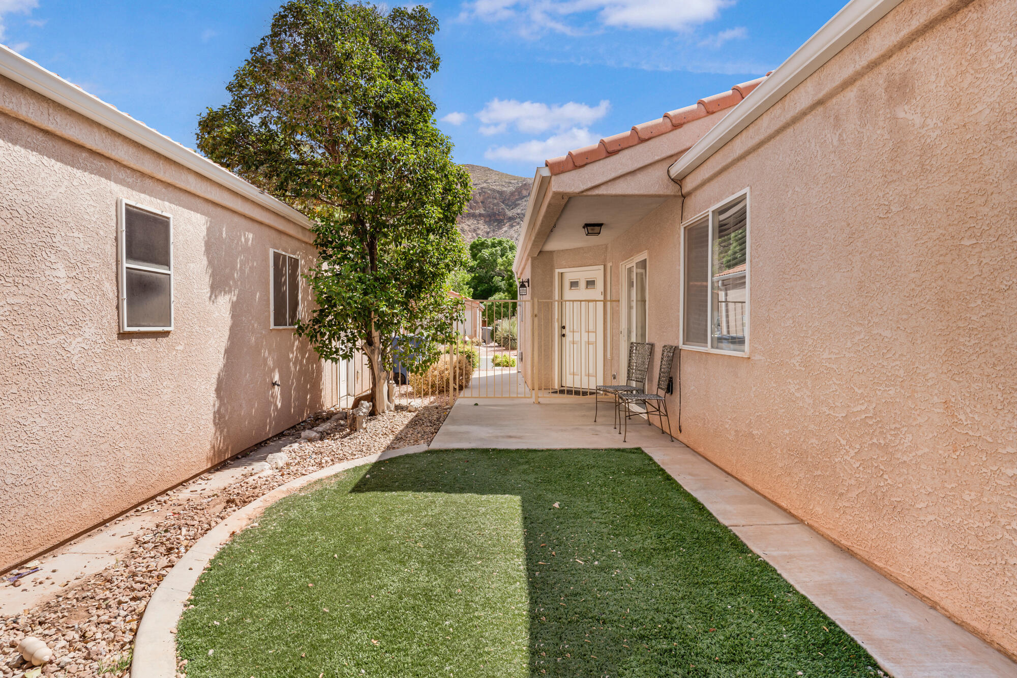 SHADOW CANYON - Residential