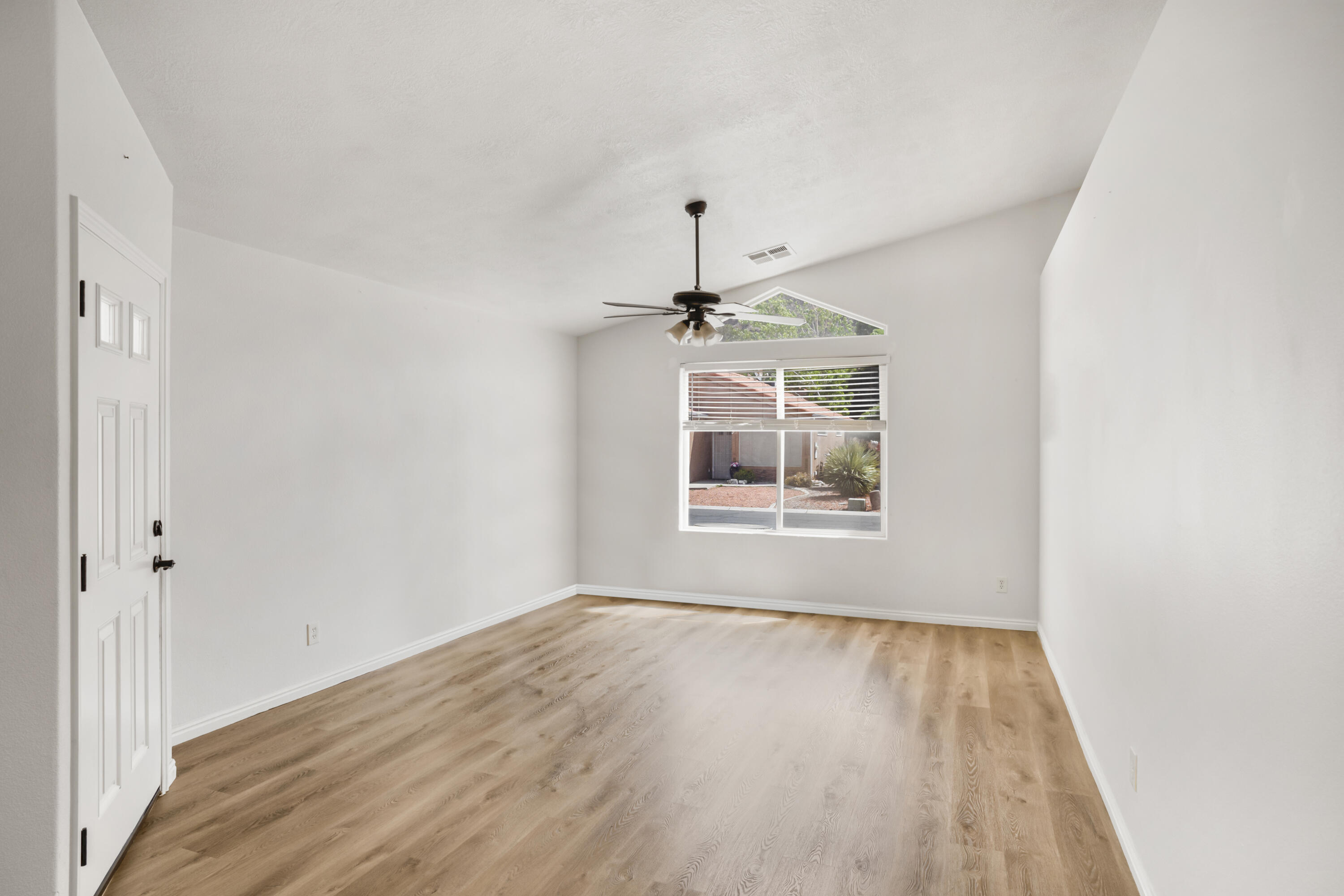 SHADOW CANYON - Residential