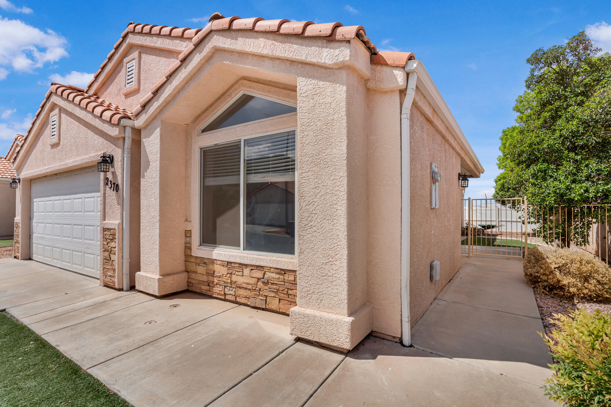 SHADOW CANYON - Residential