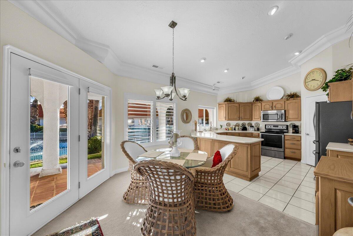 CRYSTAL LAKES TOWNHOMES - Residential