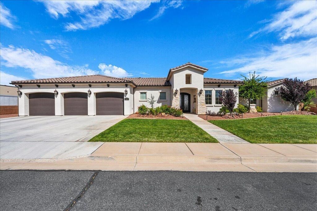 Photo of 365 S 1750 E, Saint George, UT 84790 (MLS # 26-271622)