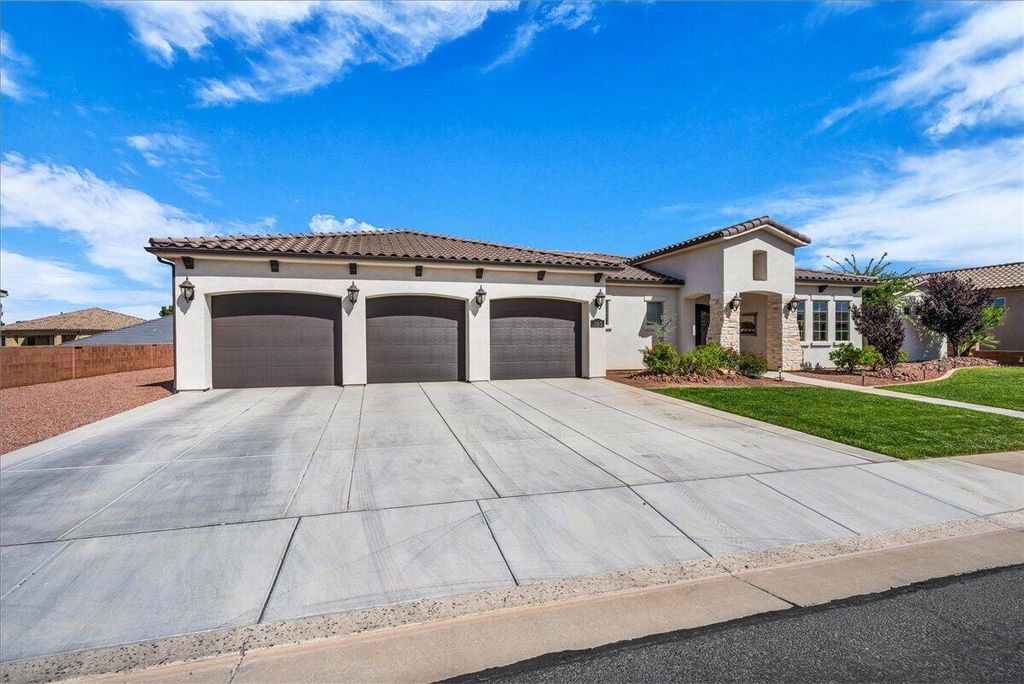 Photo of 365 S 1750 E, Saint George, UT 84790 (MLS # 26-271622)