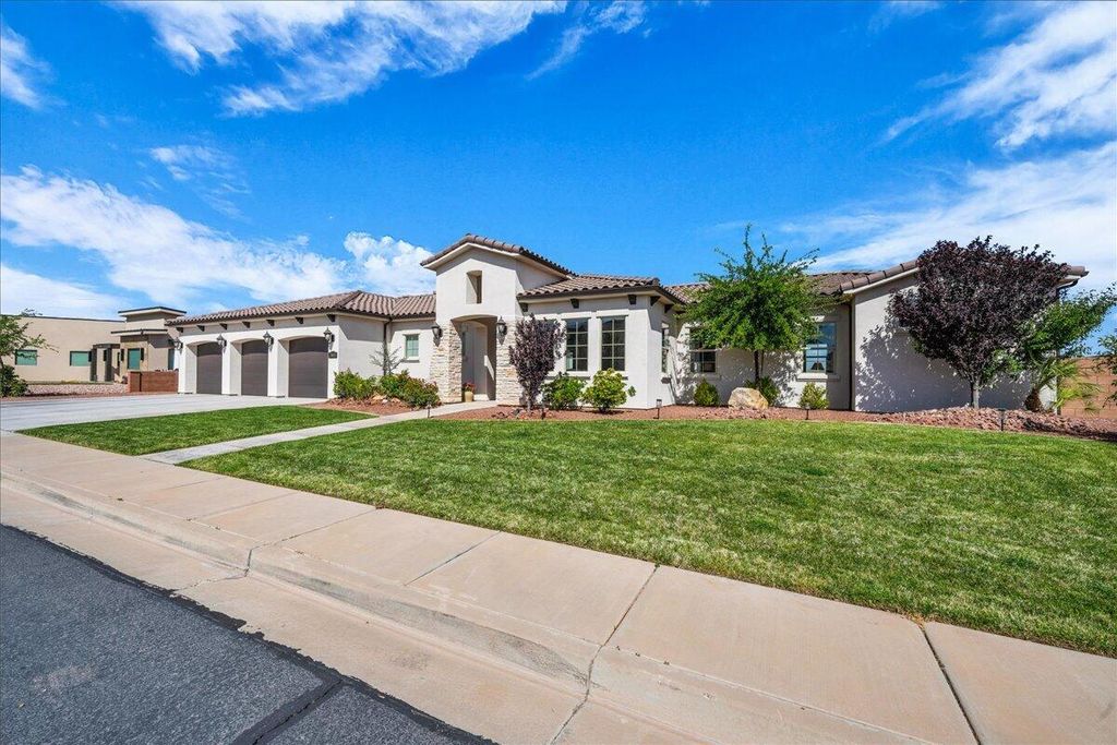 Photo of 365 S 1750 E, Saint George, UT 84790 (MLS # 26-271622)