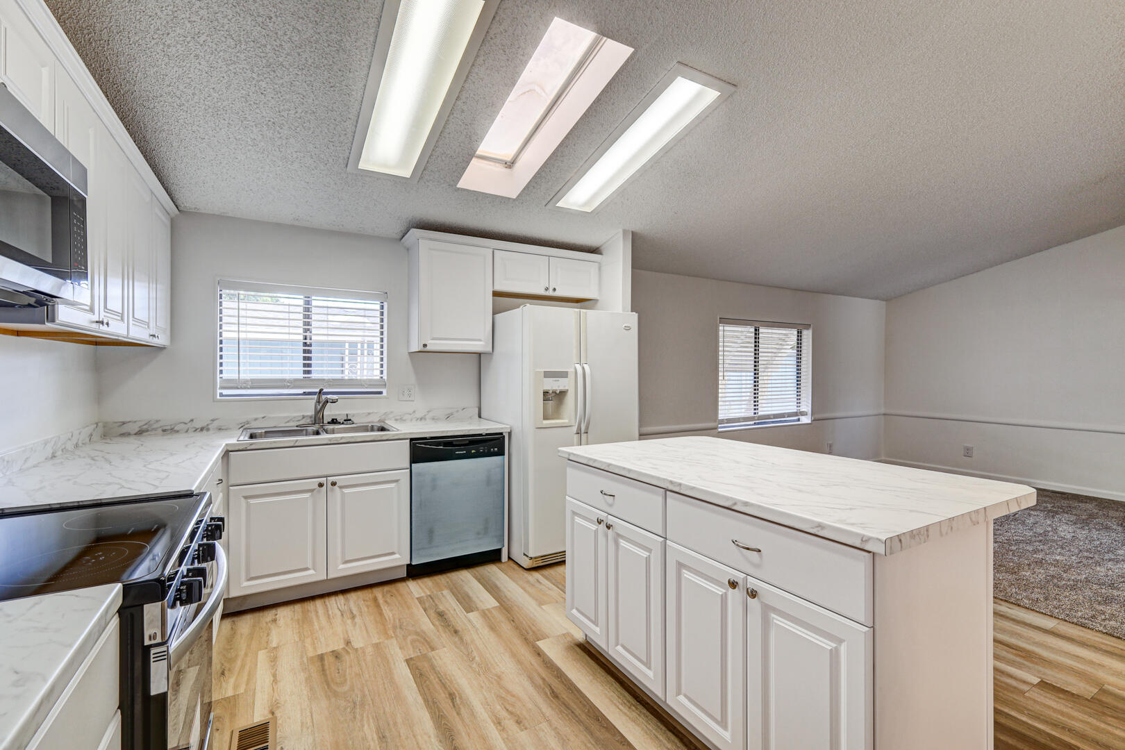 LAVA BLUFF MOBILE HOME PARK - Residential