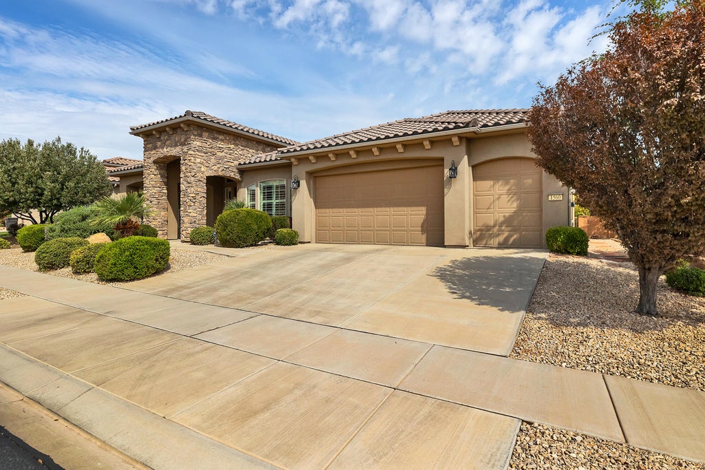 Photo of 1560 W Bonita Bay CIR, Saint George, UT 84790 (MLS # 26-275126)
