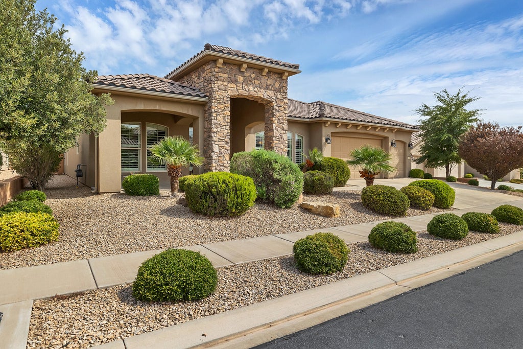 Photo of 1560 W Bonita Bay CIR, Saint George, UT 84790 (MLS # 26-275126)