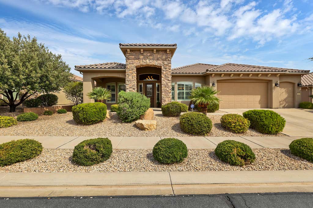 Photo of 1560 W Bonita Bay CIR, Saint George, UT 84790 (MLS # 26-275126)