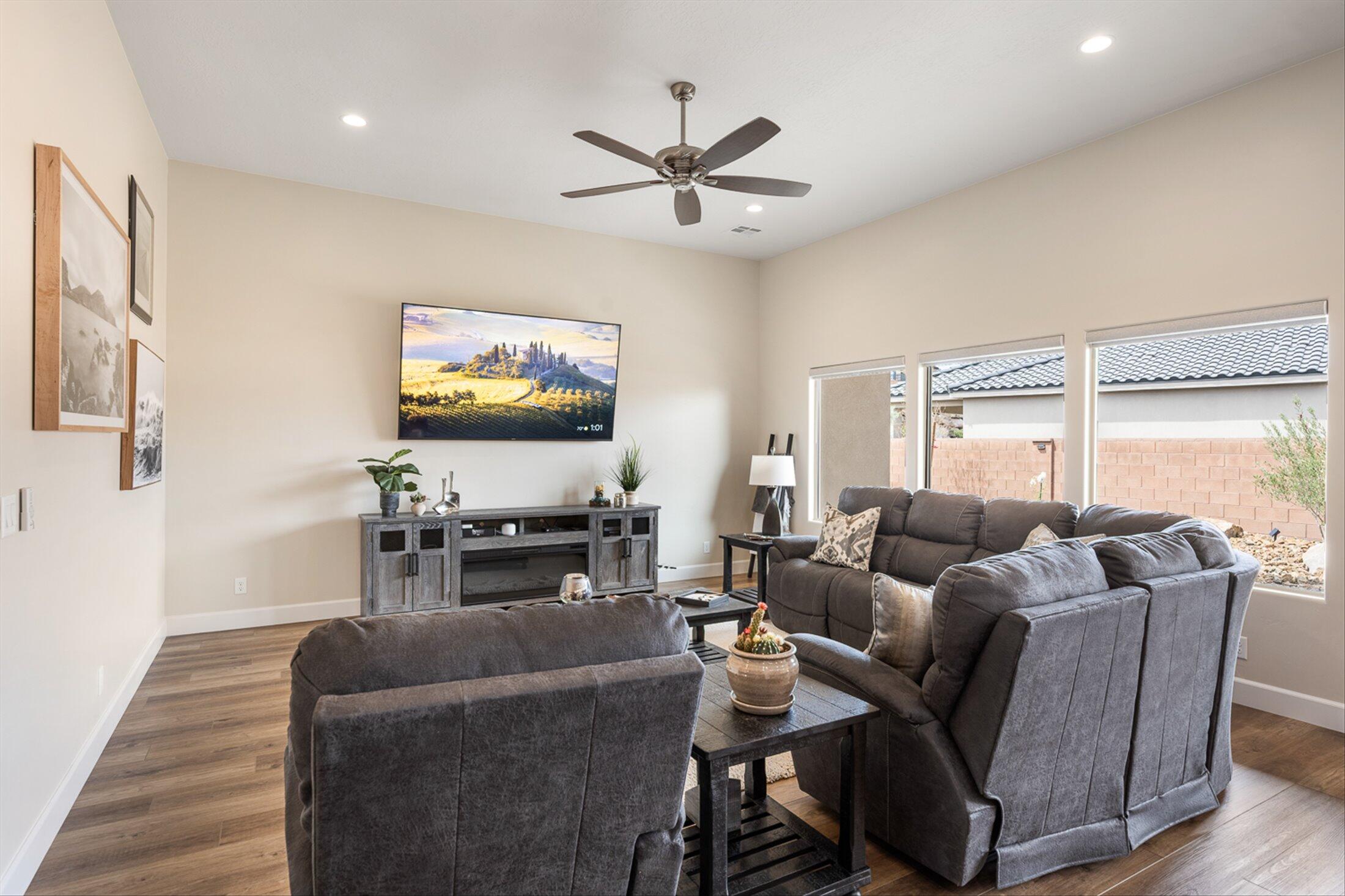 VARANO VISTAS AT DIVARIO - Residential