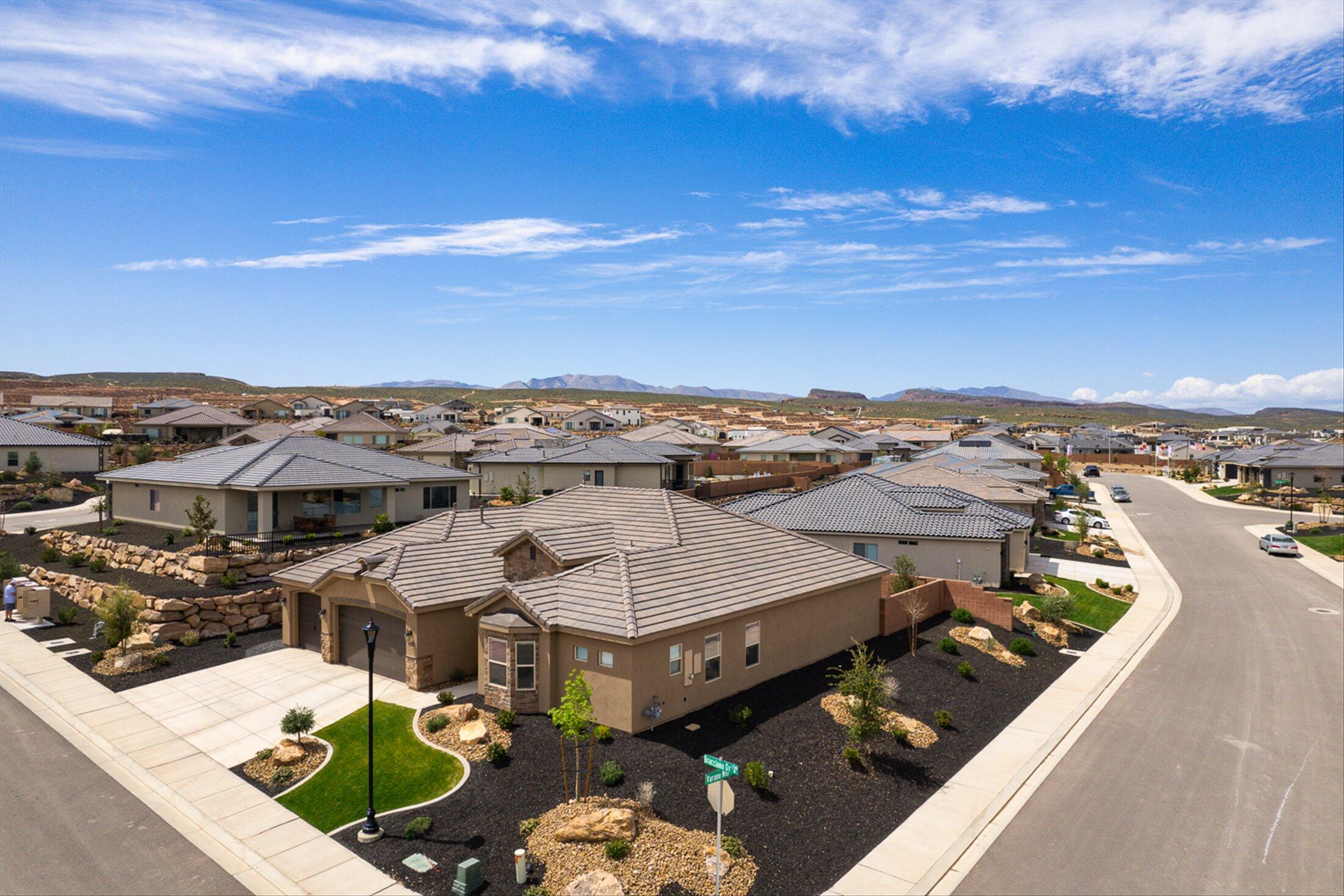 VARANO VISTAS AT DIVARIO - Residential