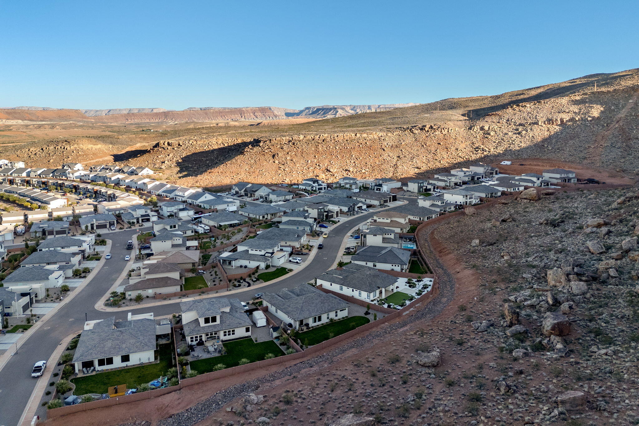 DESERT CLIFFS - Residential