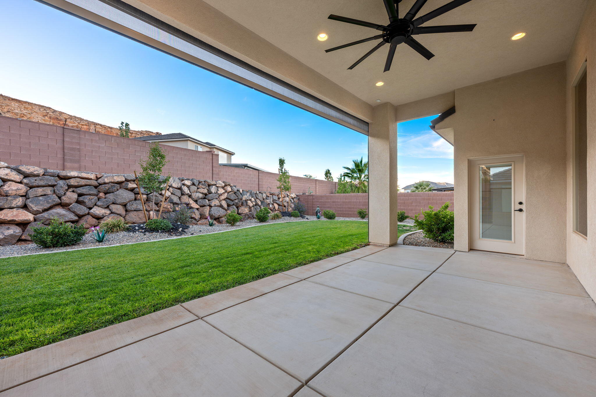 DESERT CLIFFS - Residential