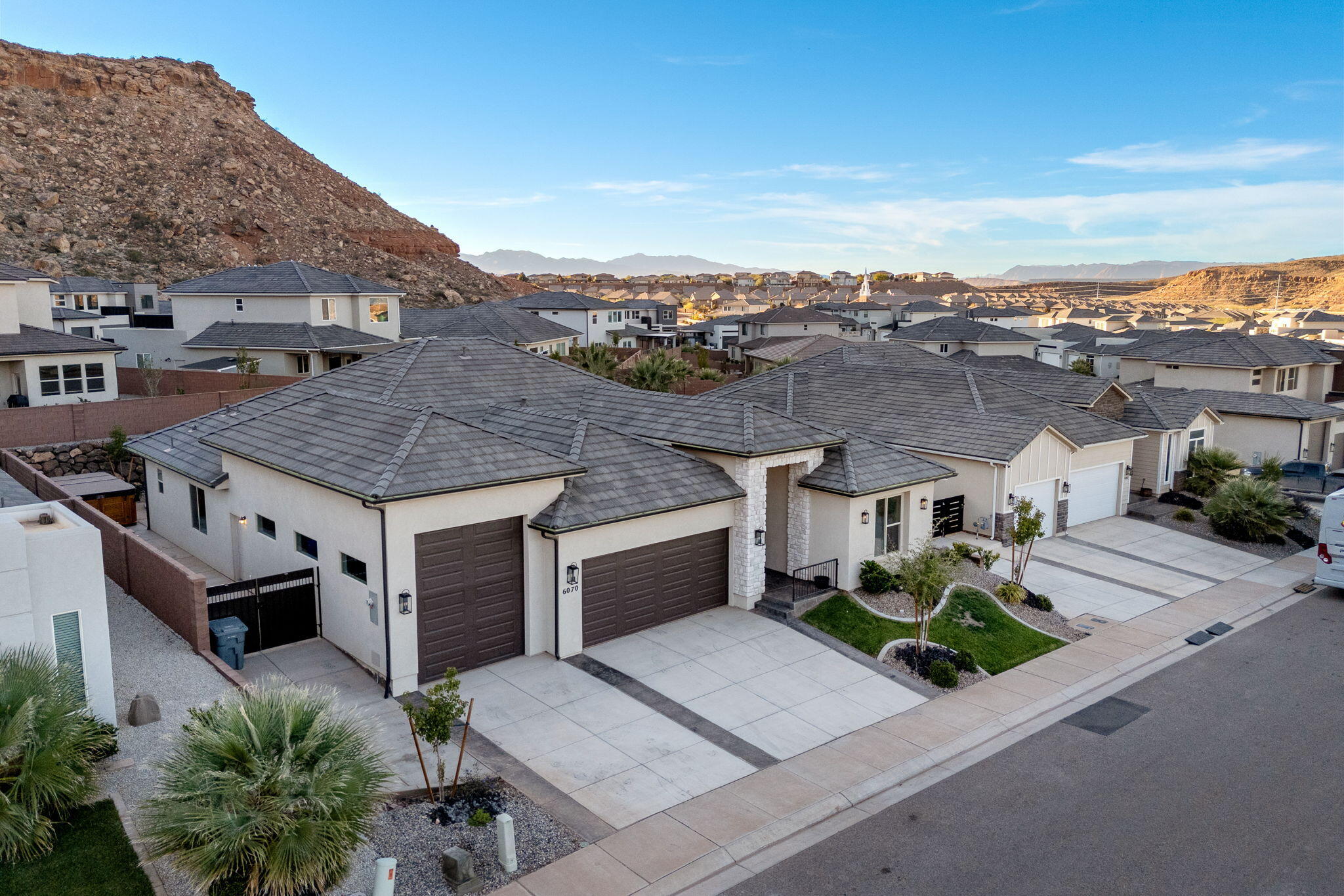 DESERT CLIFFS - Residential