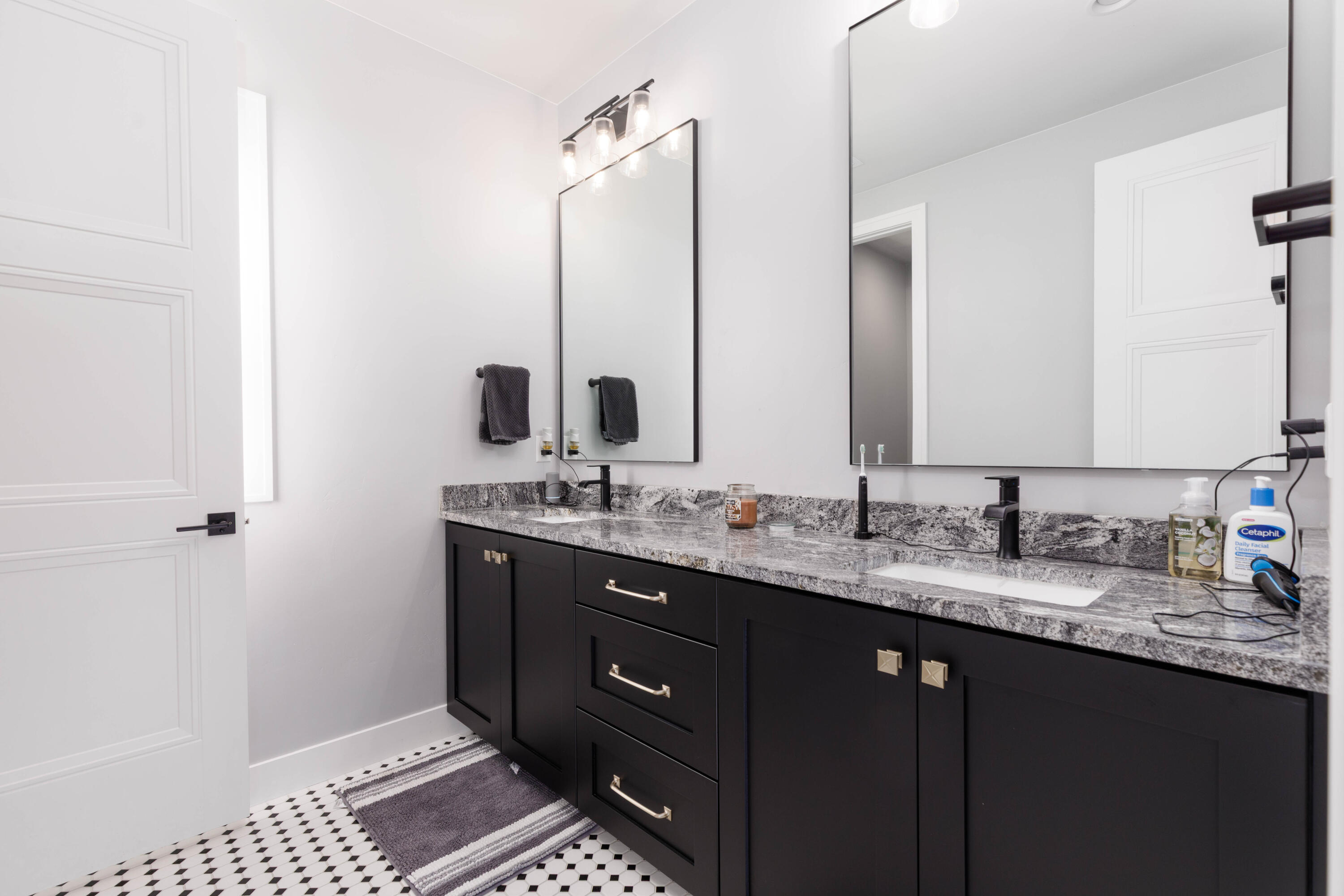 QUEENSRIDGE - Residential