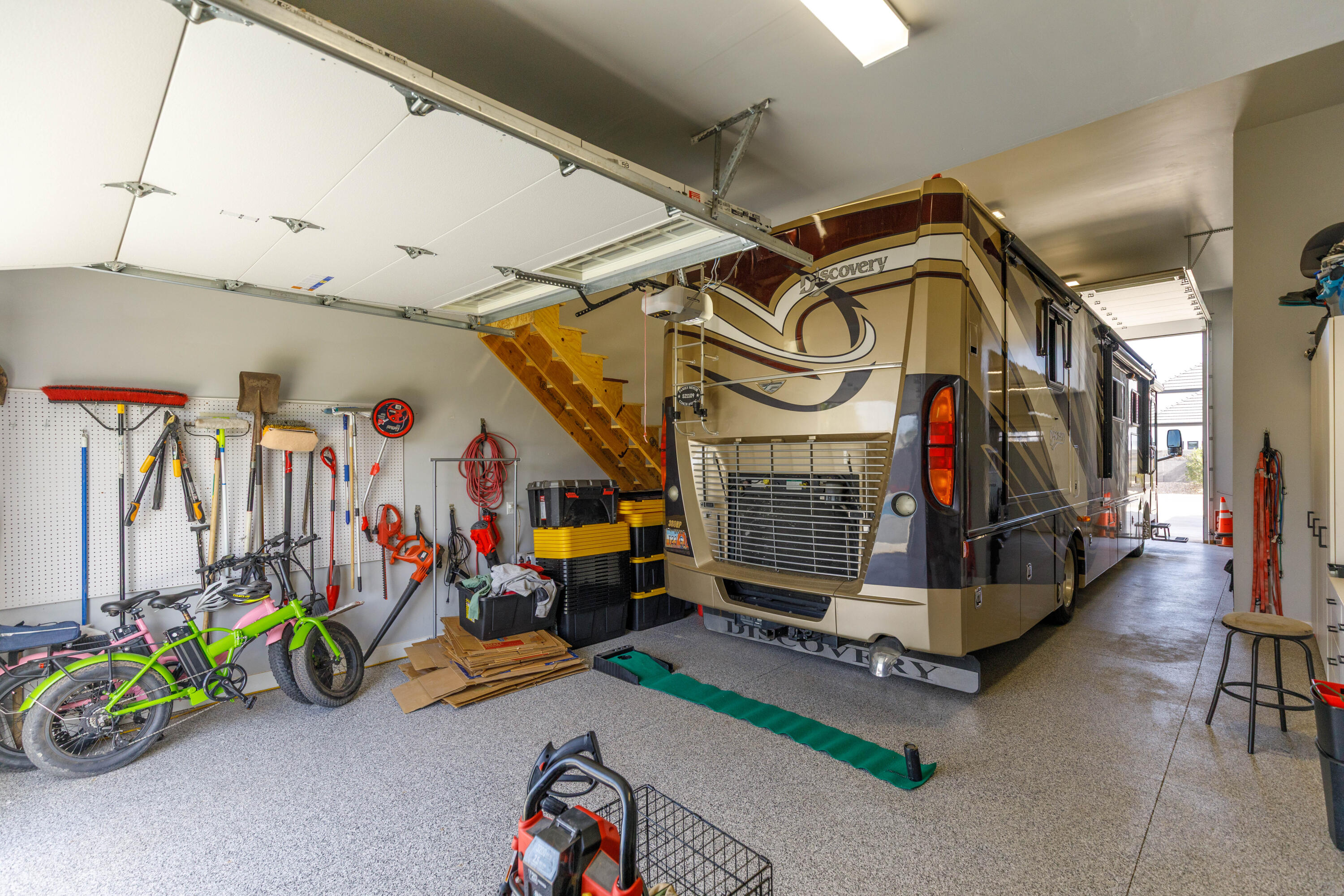 QUEENSRIDGE - Residential