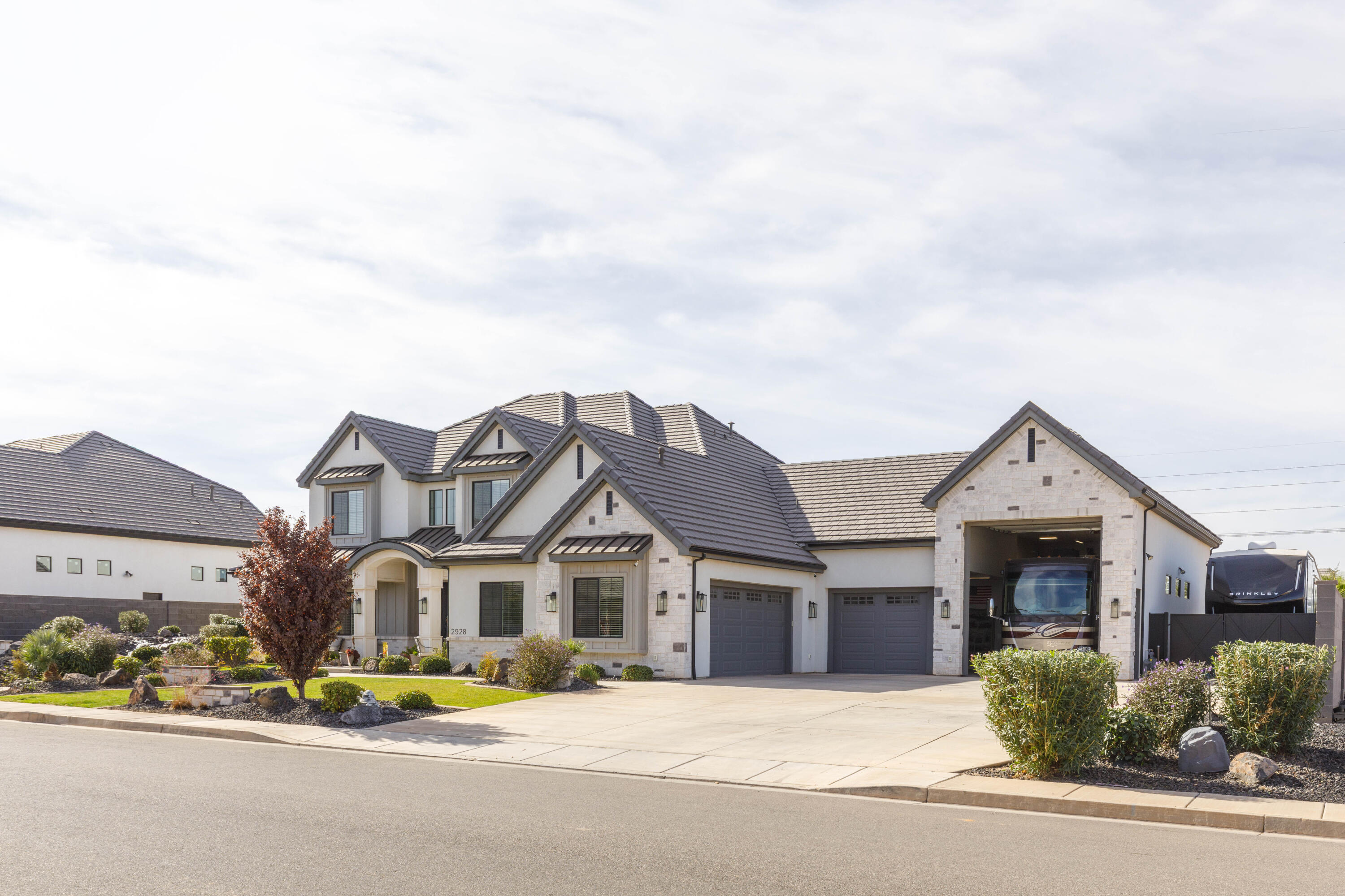 QUEENSRIDGE - Residential