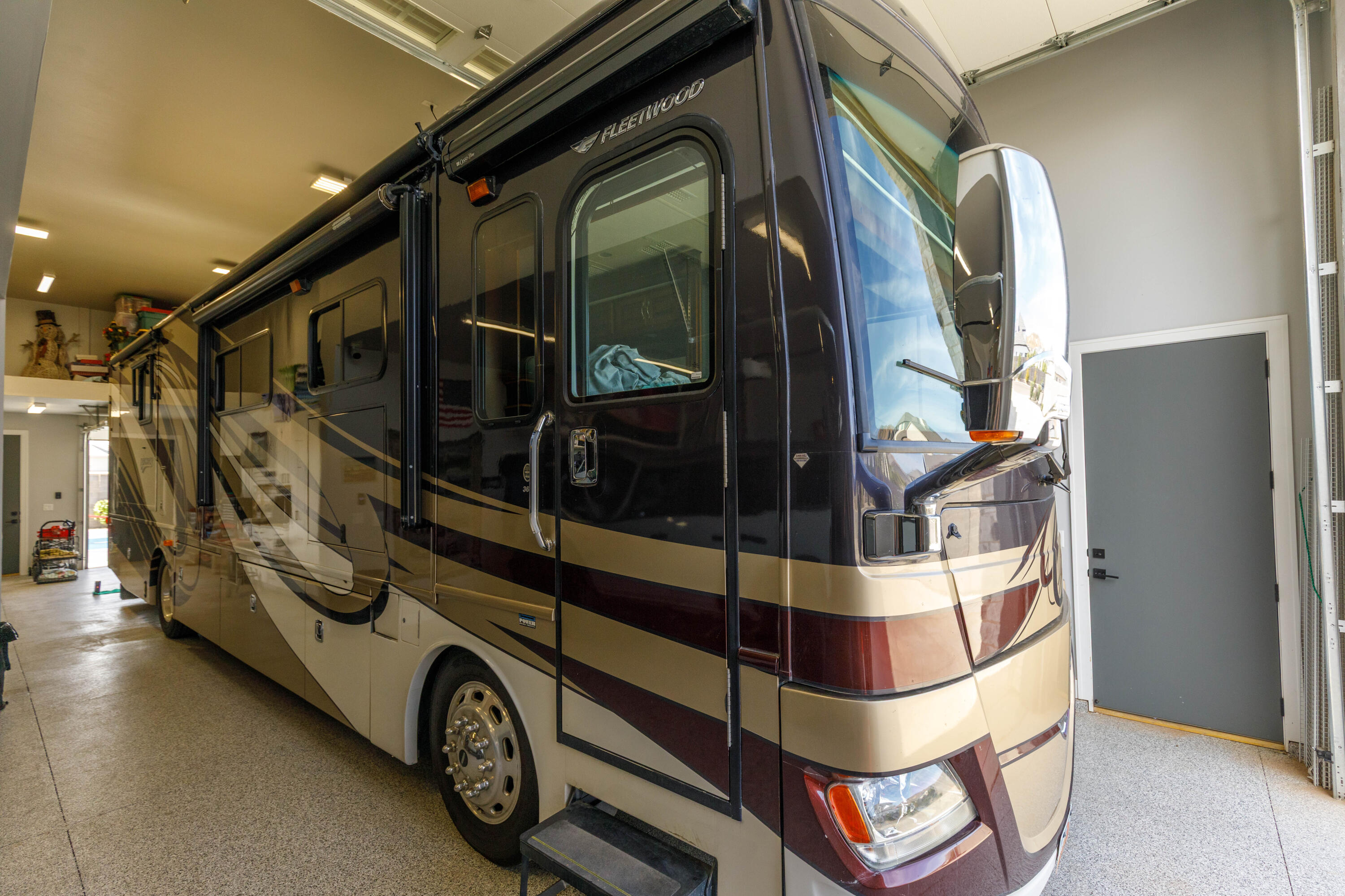 QUEENSRIDGE - Residential