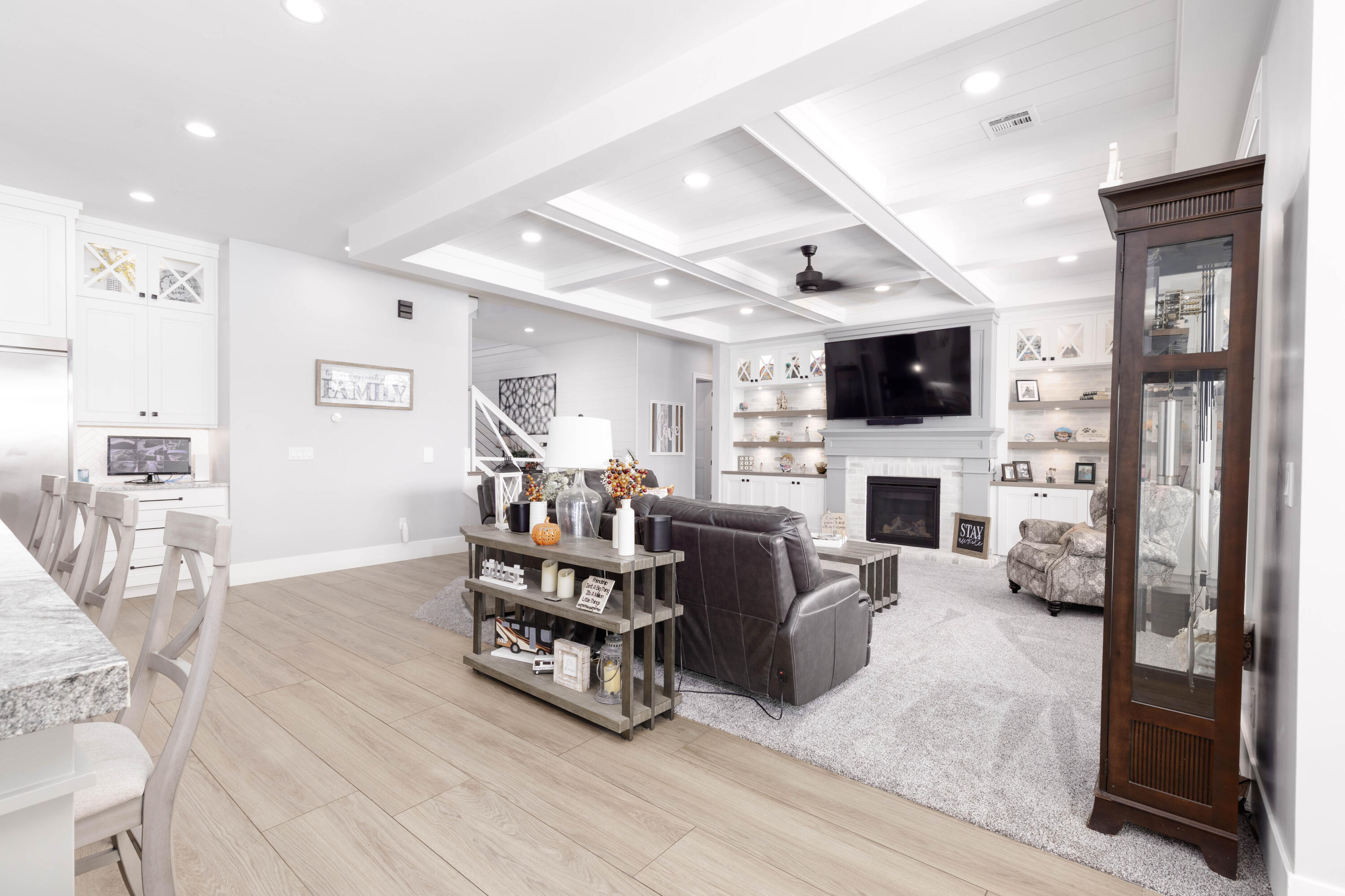 QUEENSRIDGE - Residential