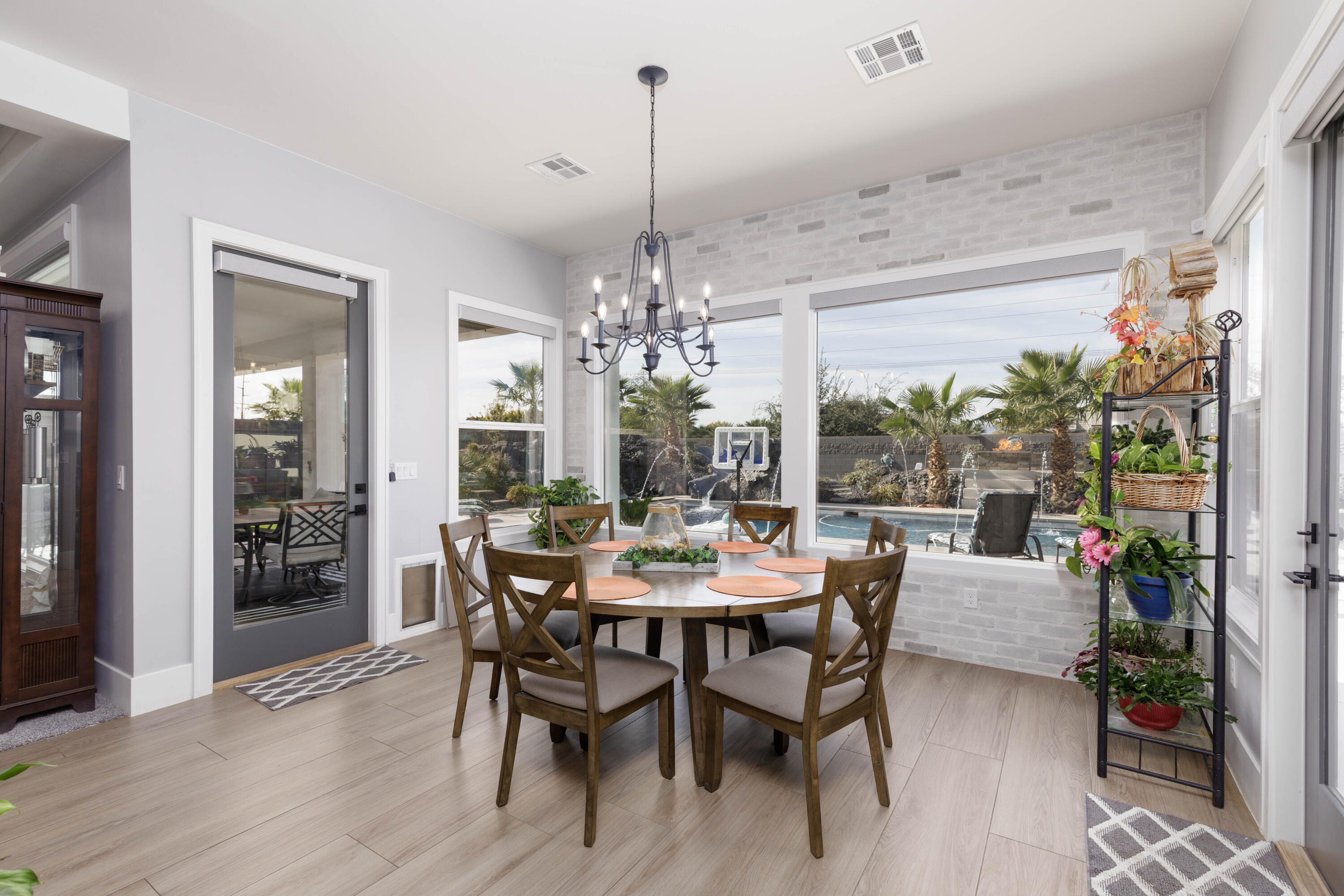 QUEENSRIDGE - Residential