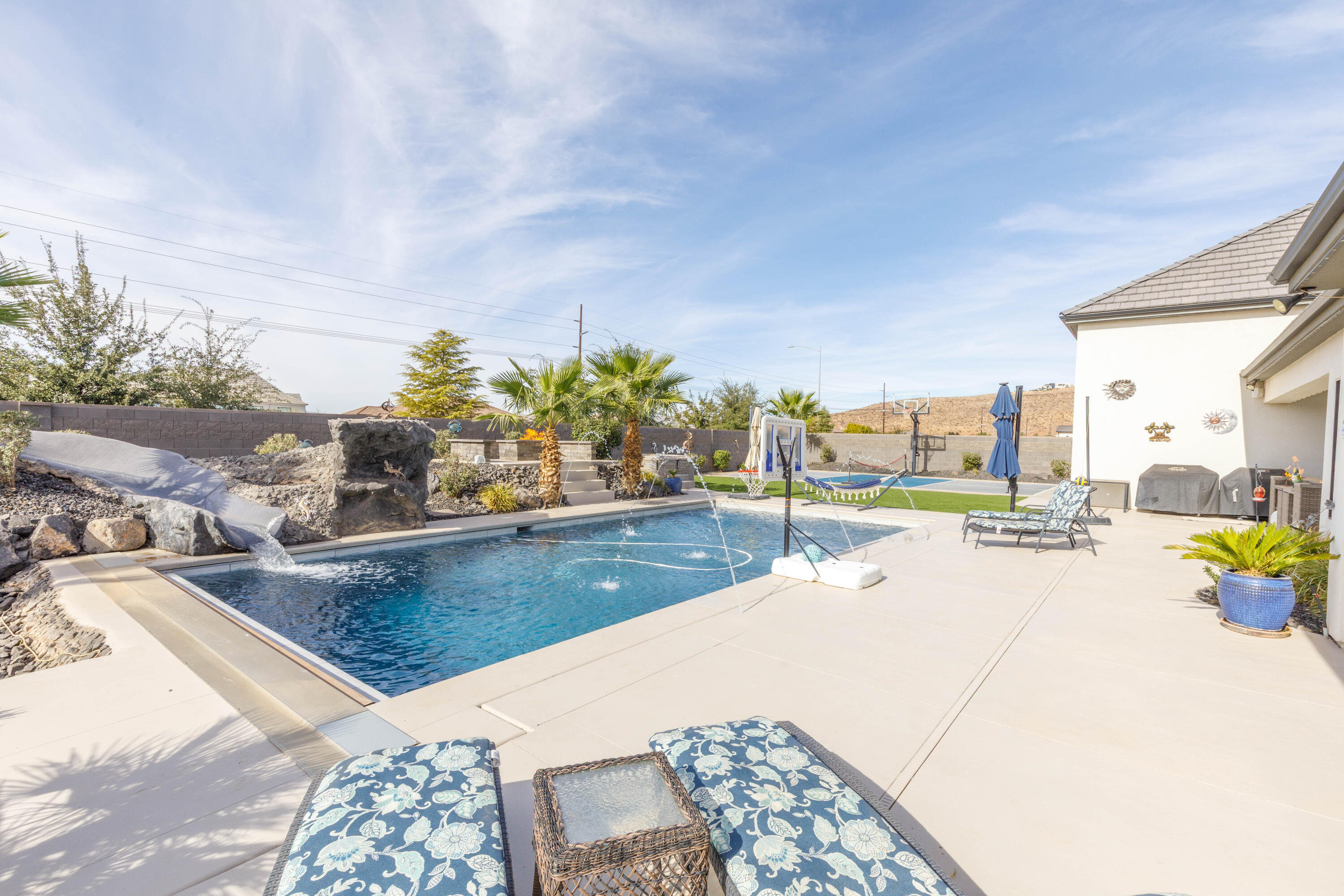 QUEENSRIDGE - Residential