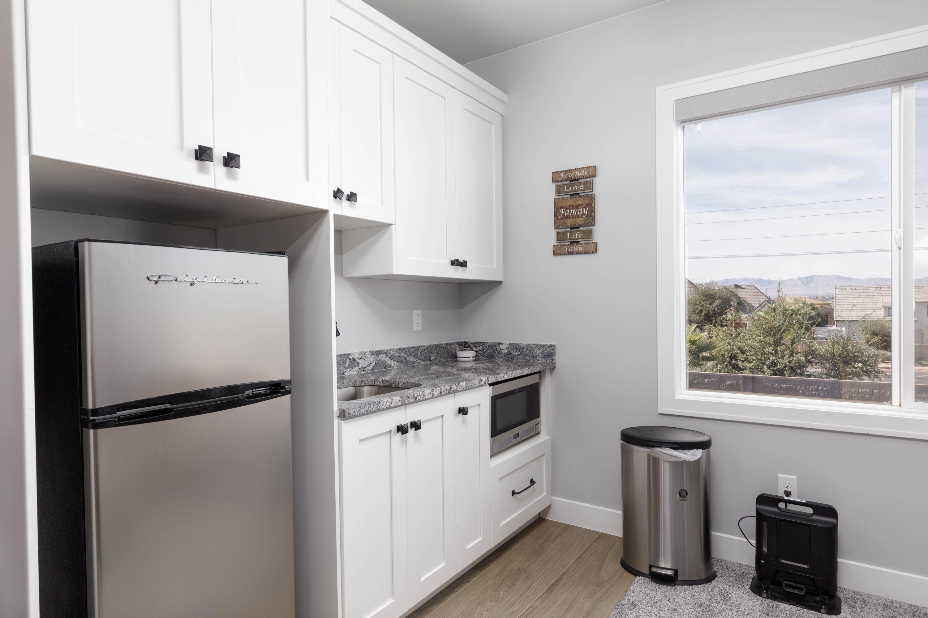 QUEENSRIDGE - Residential