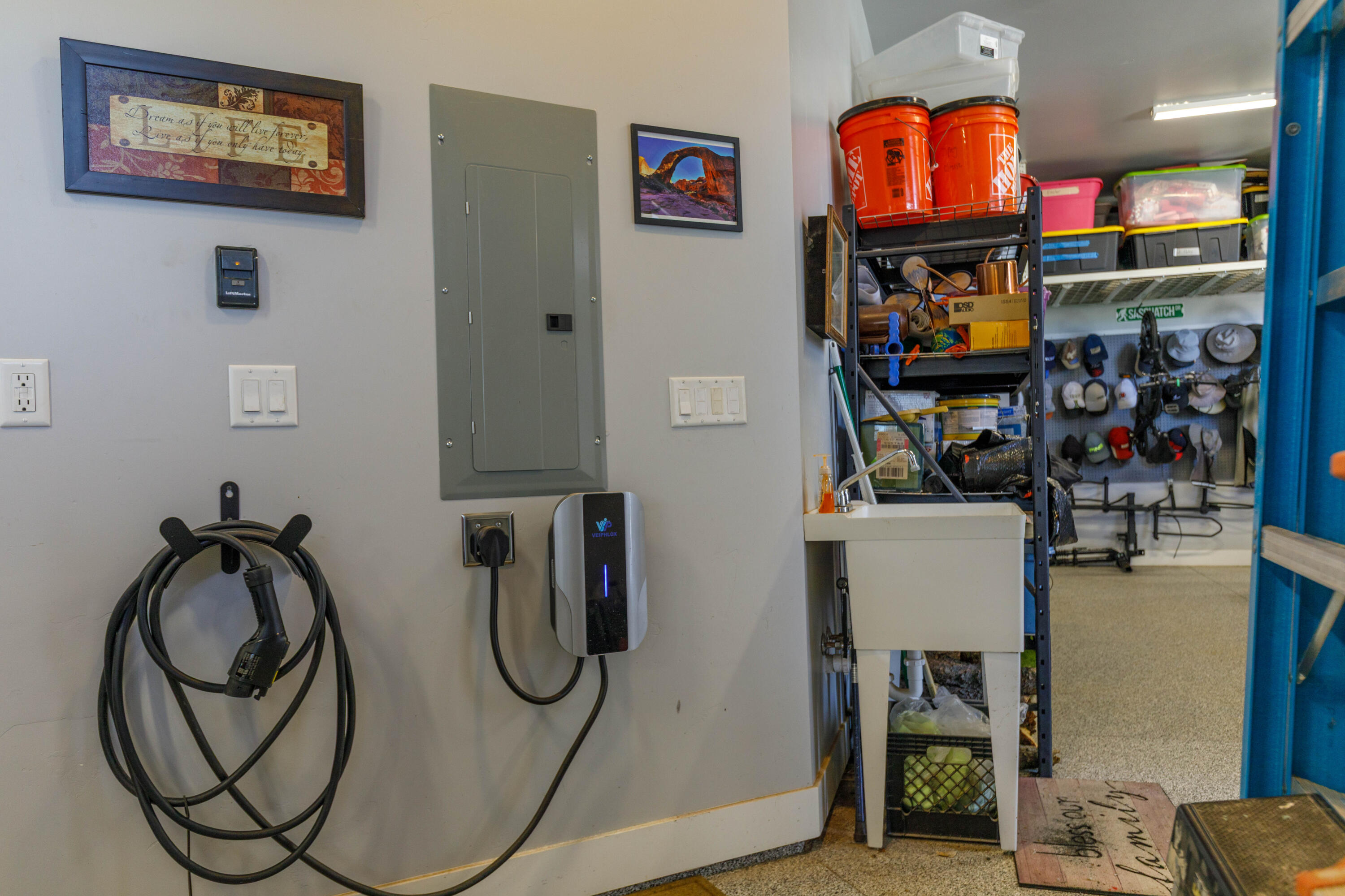 QUEENSRIDGE - Residential