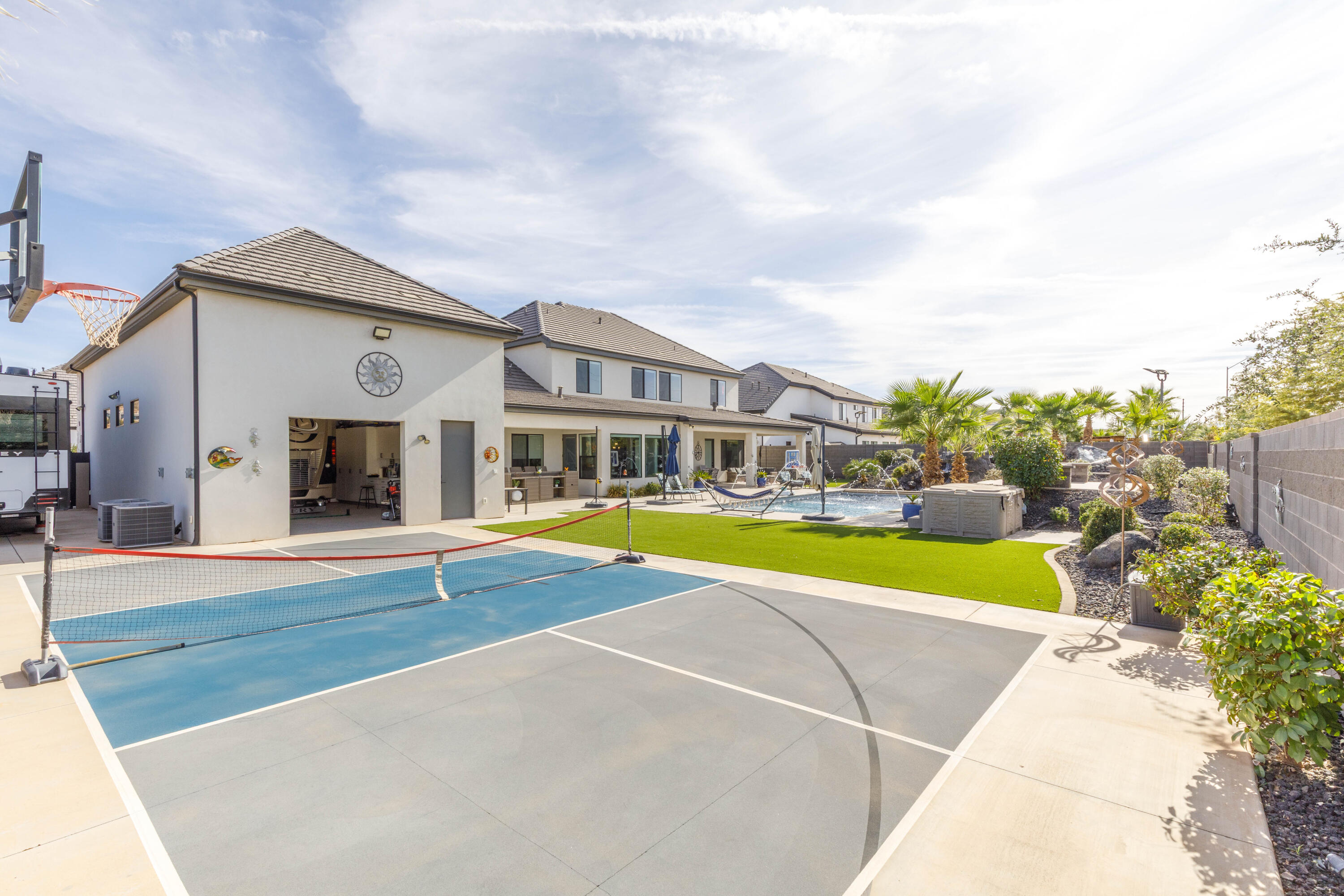 QUEENSRIDGE - Residential