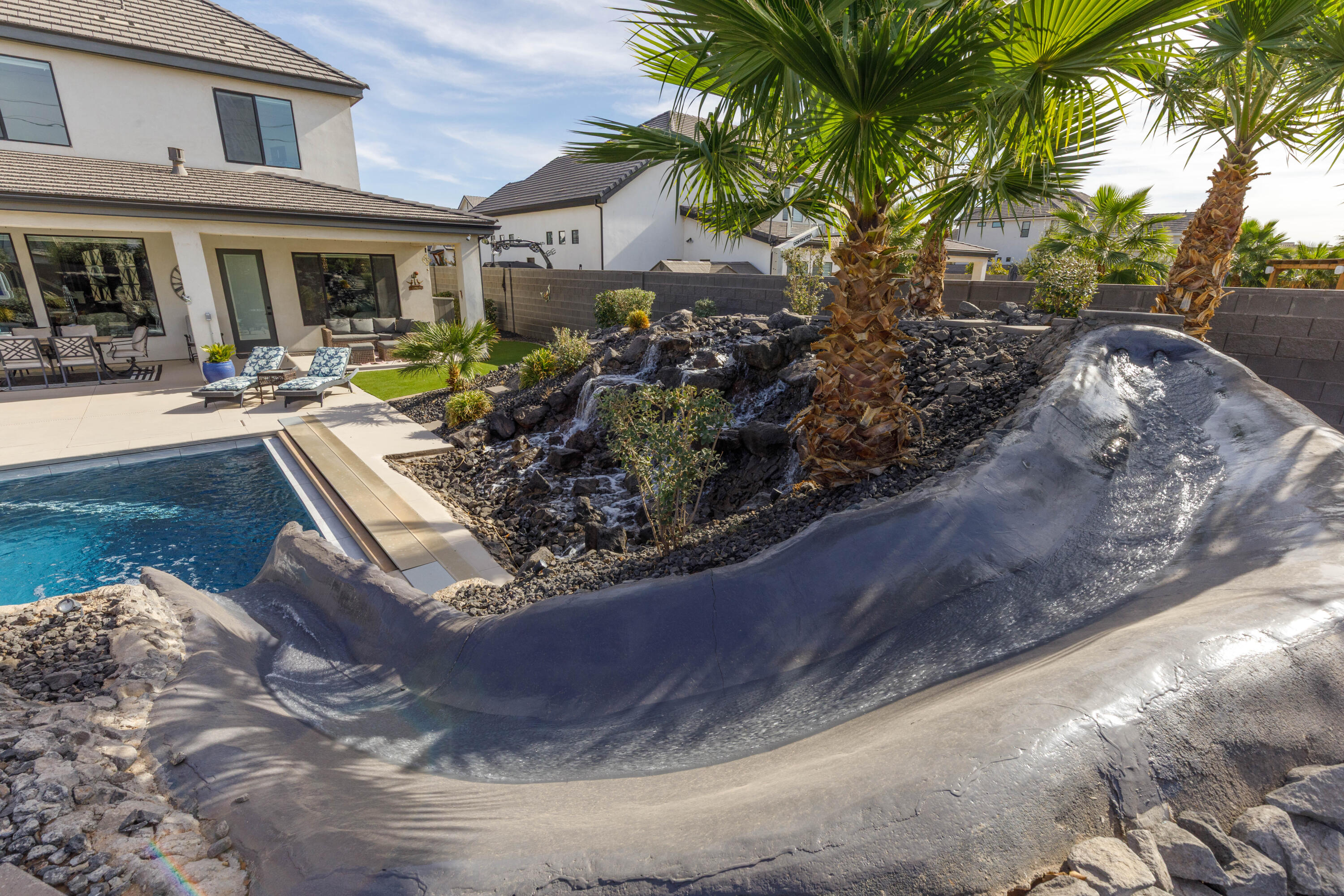 QUEENSRIDGE - Residential